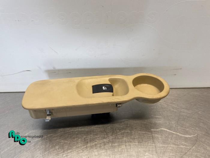 Usados Interruptor de ventanilla eléctrica Renault Modus/Grand Modus (JP) 1.6 16V Precio € 15,00 Norma de margen ofrecido por Autodemontagebedrijf Otte