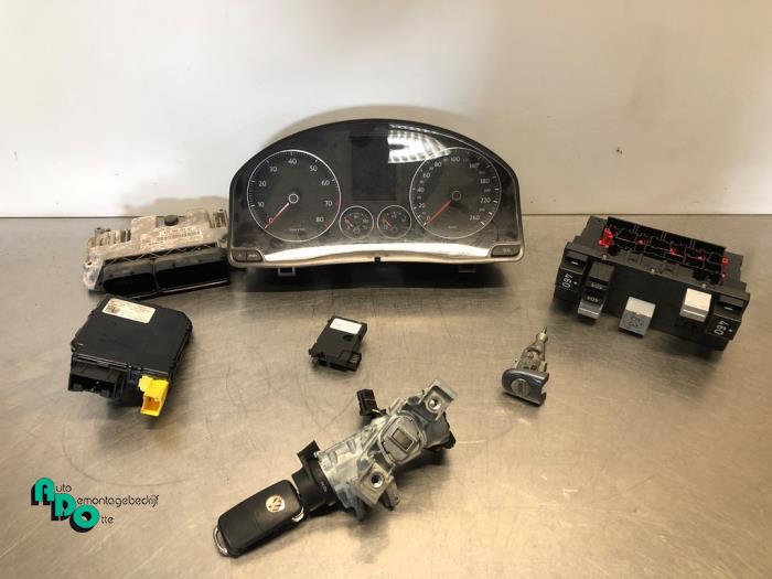 Used Ignition lock + computer Volkswagen Golf V (1K1) 1.4 TSI 122 16V Price € 200,00 Margin scheme offered by Autodemontagebedrijf Otte