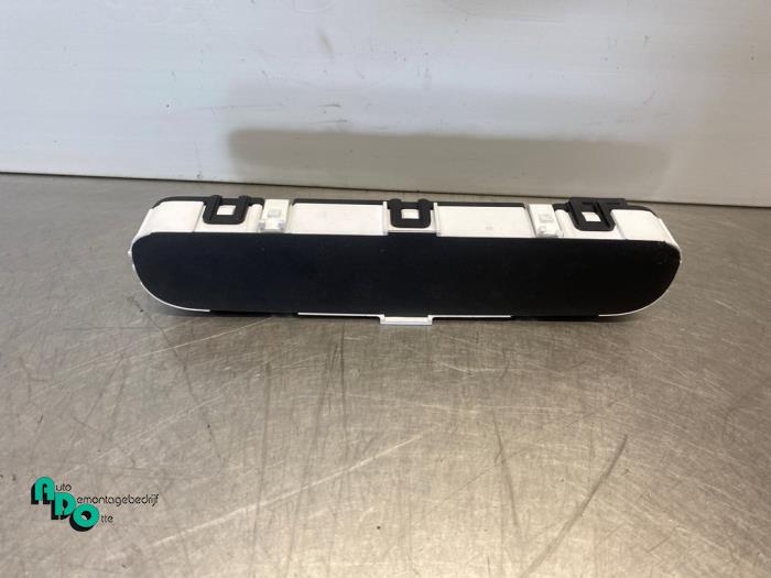 Begagnade Innerdisplay Chevrolet Spark (M300) 1.0 16V Bifuel Pris € 10,00 Marginaltabell erbjuds av Autodemontagebedrijf Otte