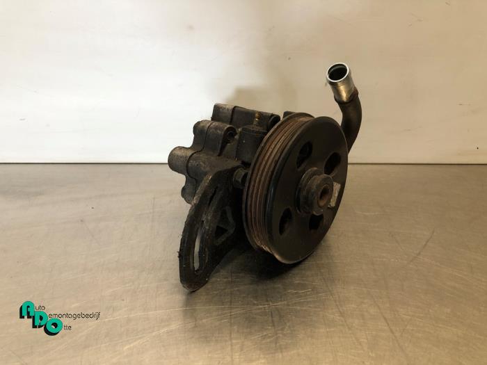 Usagé Pompe de direction Chevrolet Spark (M300) 1.0 16V Bifuel Prix € 10,00 Règlement à la marge proposé par Autodemontagebedrijf Otte