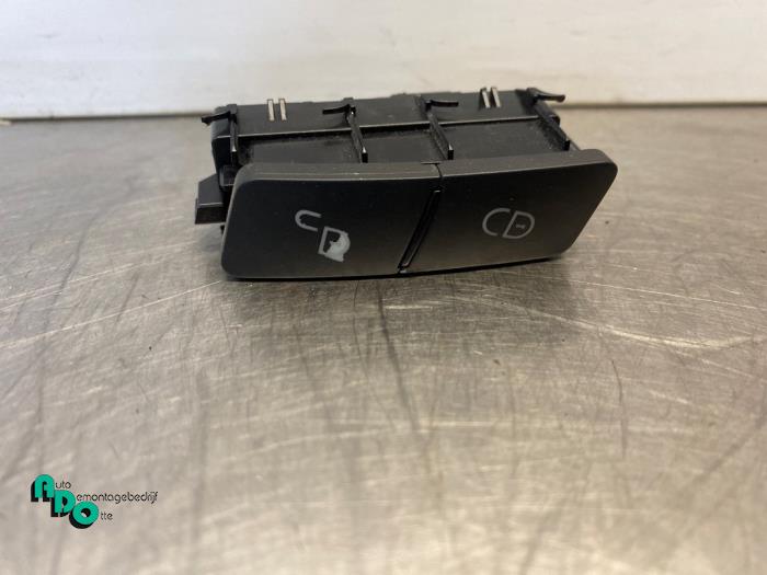 Usados Interruptor cierre centralizado Mercedes C (W204) 1.8 C-200K 16V Precio € 10,00 Norma de margen ofrecido por Autodemontagebedrijf Otte