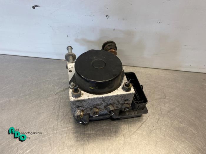 Begagnade ABS-pump Skoda Fabia II Combi 1.2i 12V Pris € 90,00 Marginaltabell erbjuds av Autodemontagebedrijf Otte