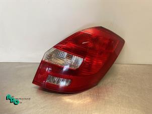 Begagnade Baklykta, höger Skoda Fabia II Combi 1.2i 12V Pris € 25,00 Marginaltabell erbjuds av Autodemontagebedrijf Otte