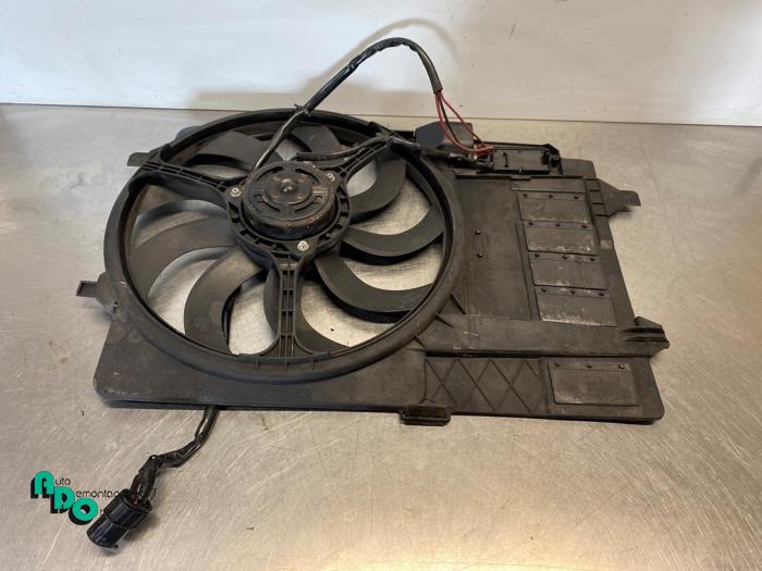 Używane Wentylator BMW Mini (R50/53) 1.6 16V Cooper Cena € 25,00 Procedura marży oferowane przez Autodemontagebedrijf Otte