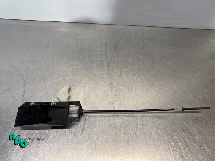 Gebrauchte Tankklappe Schalter BMW Mini (R50/53) 1.6 16V Cooper Preis € 25,00 Margenregelung angeboten von Autodemontagebedrijf Otte