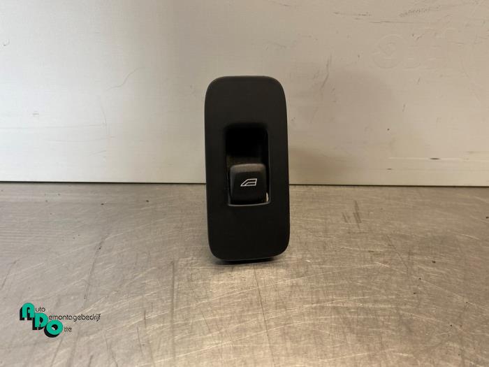 Usados Interruptor de ventanilla eléctrica Volvo V40 (MV) 1.6 D2 Precio € 10,00 Norma de margen ofrecido por Autodemontagebedrijf Otte