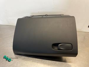 Usagé Boîte à gants Volvo V40 (MV) 1.6 D2 Prix € 15,00 Règlement à la marge proposé par Autodemontagebedrijf Otte