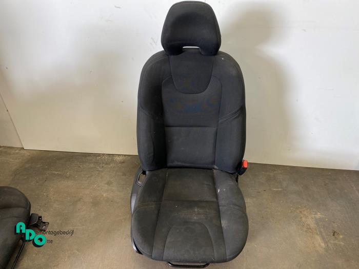 Używane Fotel prawy Volvo V40 (MV) 1.6 D2 Cena € 80,00 Procedura marży oferowane przez Autodemontagebedrijf Otte