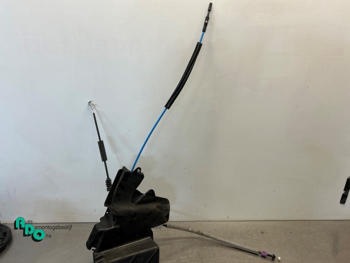 Bumper corner bracket