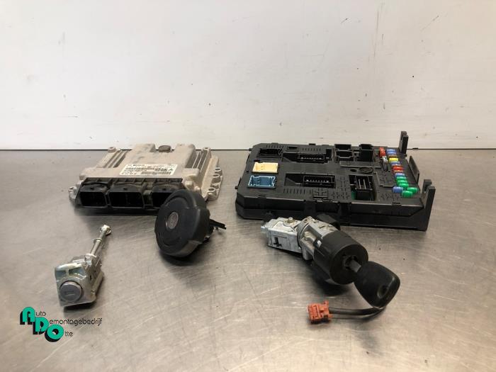 Used Ignition lock + computer Peugeot Partner Tepee (7A/B/C/D/E/F/G/J/P/S) 1.6 HDiF 90 16V Phase 1 Price € 200,00 Margin scheme offered by Autodemontagebedrijf Otte