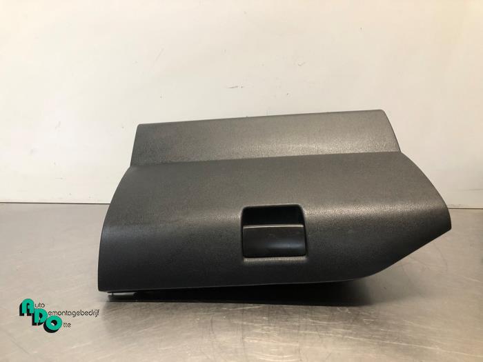 Begagnade Handskfack Peugeot Partner Tepee (7A/B/C/D/E/F/G/J/P/S) 1.6 HDiF 90 16V Phase 1 Pris € 20,00 Marginaltabell erbjuds av Autodemontagebedrijf Otte