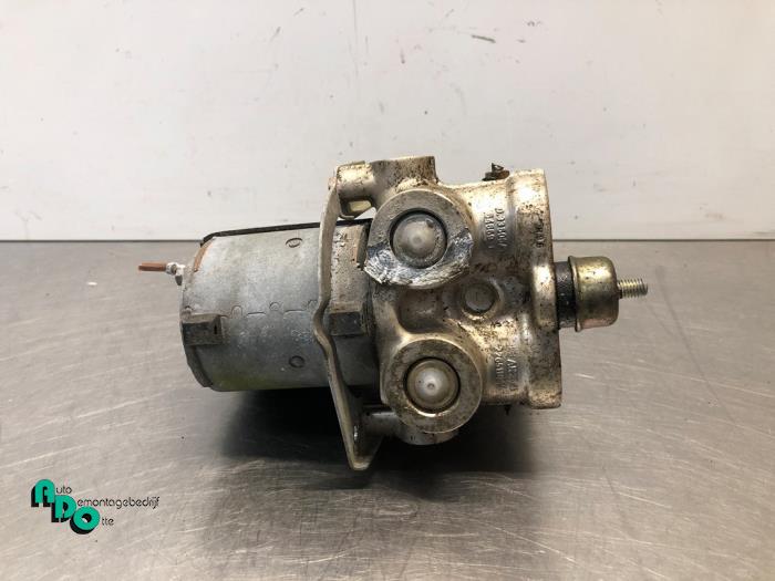 Usagé Pompe ABS BMW 3 serie Touring (E30/5) 316i Prix € 150,00 Règlement à la marge proposé par Autodemontagebedrijf Otte