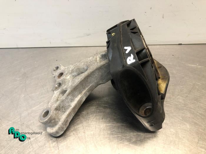 Used Engine mount Peugeot 208 I (CA/CC/CK/CL) 1.0 Vti 12V PureTech Price € 15,00 Margin scheme offered by Autodemontagebedrijf Otte