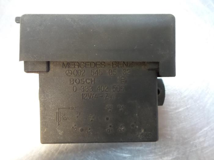 Glow plug relay from a Mercedes 200 - 500 1989