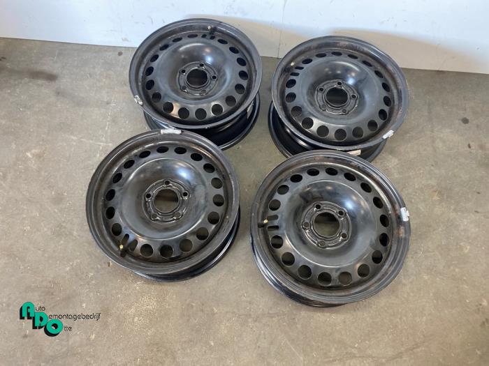 Gebrauchte Felgen Set Opel Astra J (PC6/PD6/PE6/PF6) 1.6 Turbo 16V Preis € 100,00 Margenregelung angeboten von Autodemontagebedrijf Otte