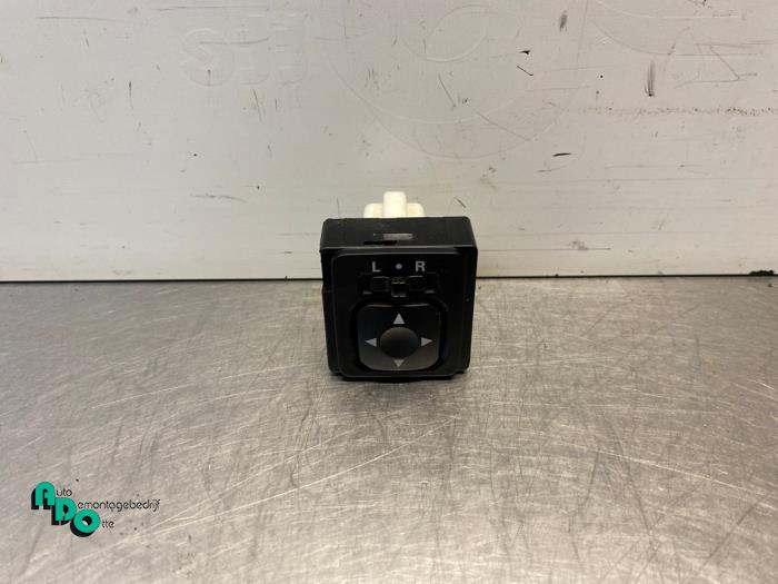 Begagnade Spegelspak Mitsubishi Space Star (A0) 1.0 12V Pris € 10,00 Marginaltabell erbjuds av Autodemontagebedrijf Otte