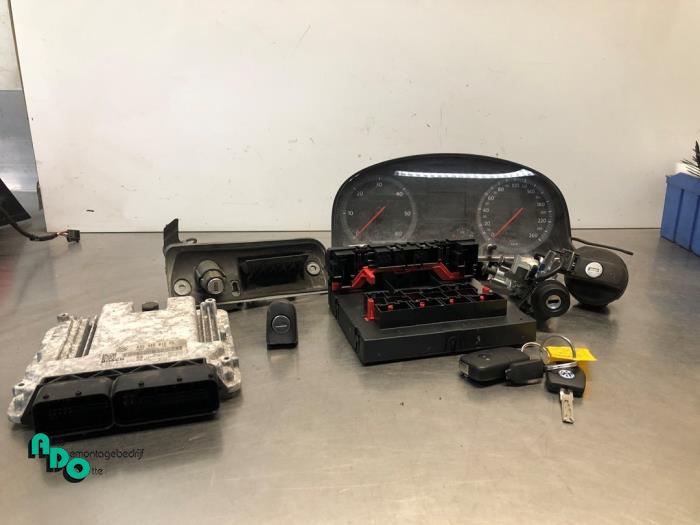 Used Ignition lock + computer Volkswagen Caddy III (2KA,2KH,2CA,2CH) 2.0 SDI Price € 150,00 Margin scheme offered by Autodemontagebedrijf Otte