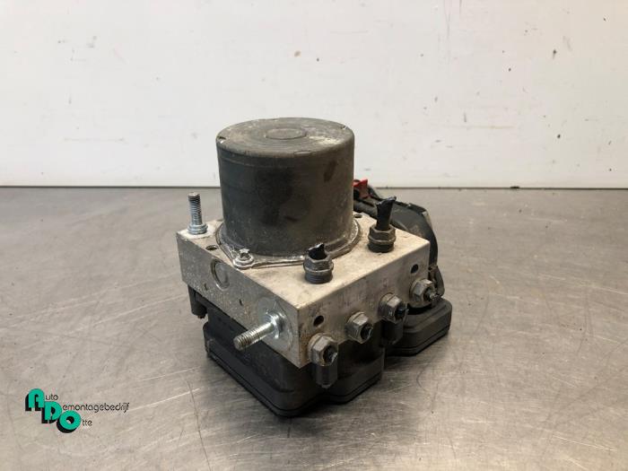 Begagnade ABS-pump Volkswagen Polo V (6R) 1.4 TDI 12V 90 Pris € 20,00 Marginaltabell erbjuds av Autodemontagebedrijf Otte