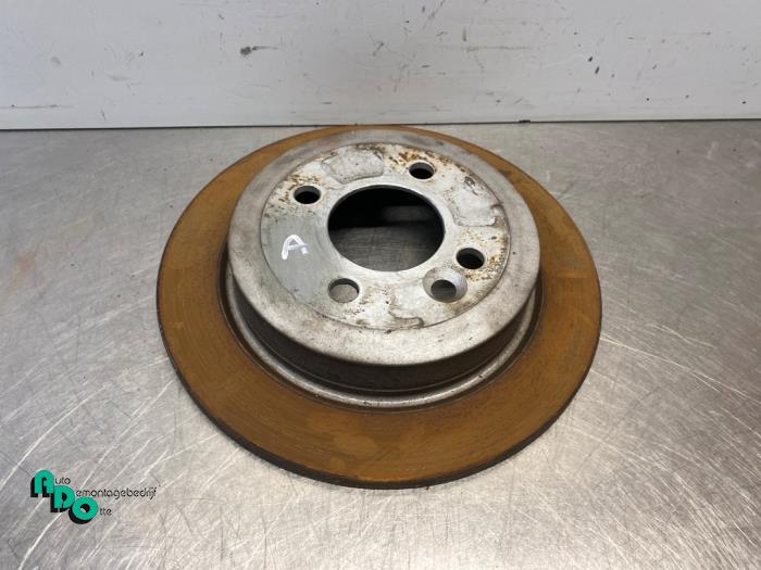 Używane Tarcza hamulcowa tyl BMW Mini (R50/53) 1.6 16V One Cena € 15,00 Procedura marży oferowane przez Autodemontagebedrijf Otte