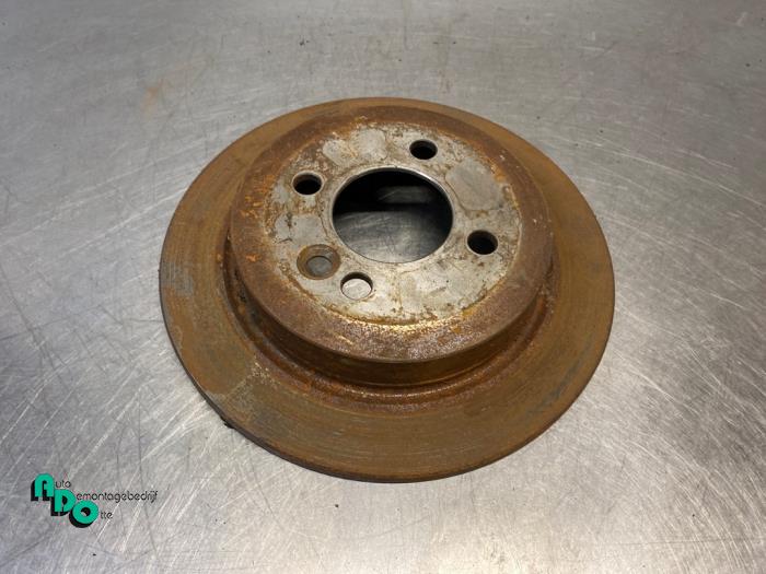 Używane Tarcza hamulcowa tyl BMW Mini (R50/53) 1.6 16V One Cena € 15,00 Procedura marży oferowane przez Autodemontagebedrijf Otte