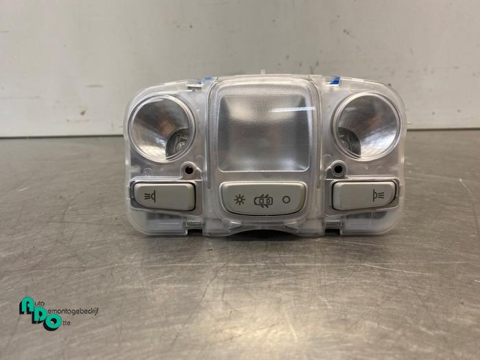 Begagnade Innerbelysning, fram Citroen Berlingo 1.5 BlueHDi 100 Pris € 12,10 Inklusive moms erbjuds av Autodemontagebedrijf Otte