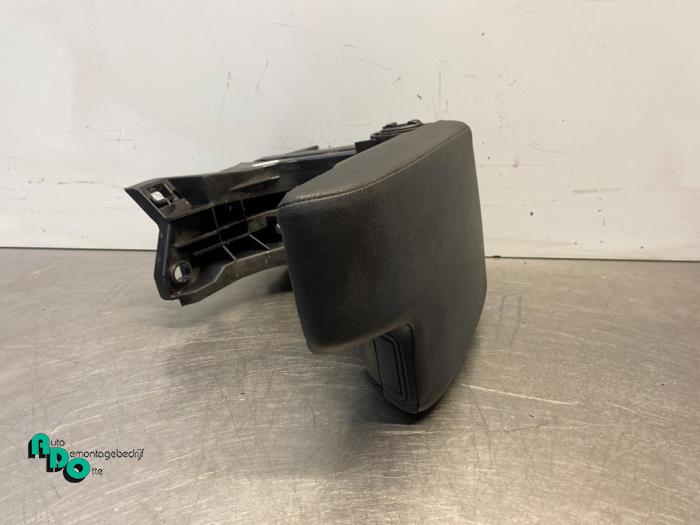 Begagnade Armstöd BMW 3 serie (E46/2) 318 Ci Pris € 35,00 Marginaltabell erbjuds av Autodemontagebedrijf Otte