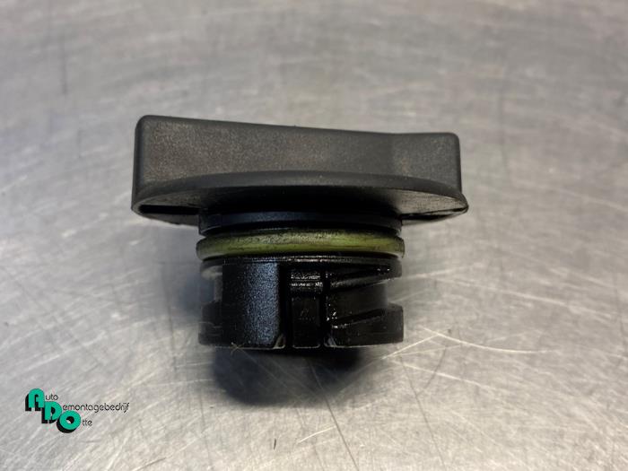 Ölkappe van een Ford Focus 3 Wagon 1.0 Ti-VCT EcoBoost 12V 125 2013