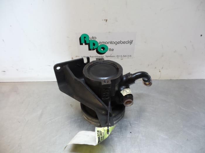 Usagé Pompe direction assistée Peugeot Boxer (230P) 2.5TD di 12V Prix € 25,00 Règlement à la marge proposé par Autodemontagebedrijf Otte