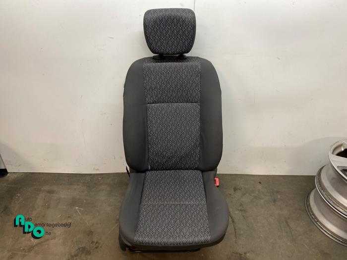 Używane Fotel prawy Renault Modus/Grand Modus (JP) 1.4 16V Cena € 55,00 Procedura marży oferowane przez Autodemontagebedrijf Otte