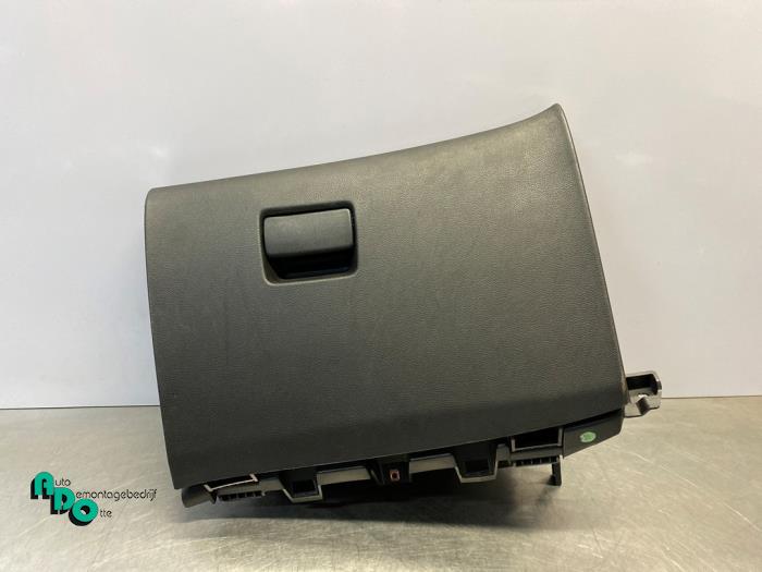 Begagnade Handskfack Opel Astra J (PC6/PD6/PE6/PF6) 1.4 Turbo 16V Pris € 25,00 Marginaltabell erbjuds av Autodemontagebedrijf Otte