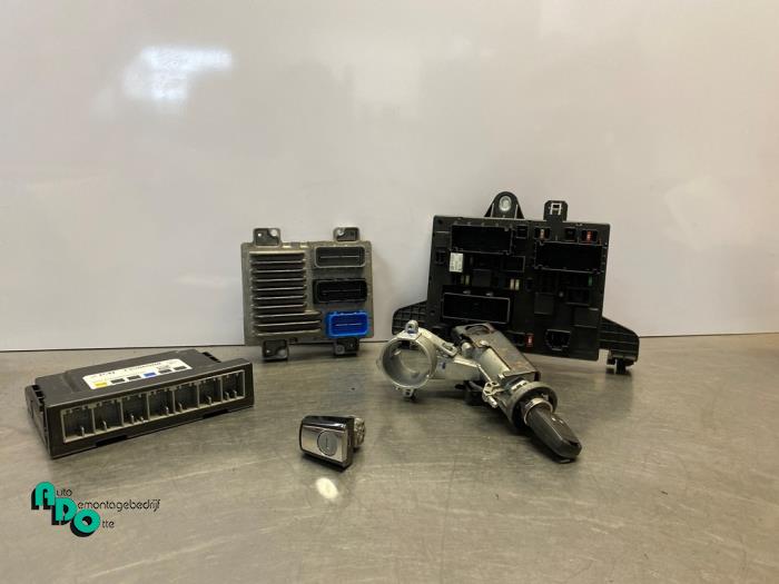Used Ignition lock + computer Opel Astra J (PC6/PD6/PE6/PF6) 1.4 Turbo 16V Price € 175,00 Margin scheme offered by Autodemontagebedrijf Otte