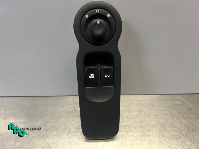 Usados Interruptor de ventanilla eléctrica Renault Modus/Grand Modus (JP) 1.4 16V Precio € 10,00 Norma de margen ofrecido por Autodemontagebedrijf Otte