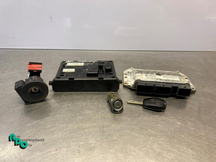 Used Ignition lock + computer Renault Modus/Grand Modus (JP) 1.4 16V Price € 125,00 Margin scheme offered by Autodemontagebedrijf Otte
