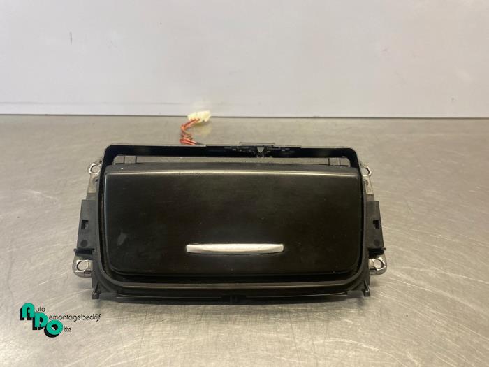 Begagnade Askkopp, fram BMW 3 serie (E90) 318i 16V Pris € 20,00 Marginaltabell erbjuds av Autodemontagebedrijf Otte