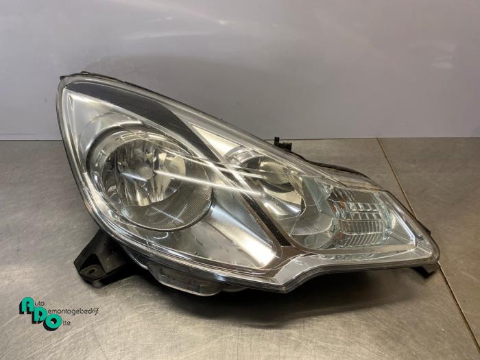 Używane Reflektor prawy Citroen DS3 (SA) 1.6 e-HDi Cena € 110,00 Procedura marży oferowane przez Autodemontagebedrijf Otte