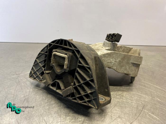 Usagé Support moteur Renault Clio IV (5R) 0.9 Energy TCE 90 12V Prix € 10,00 Règlement à la marge proposé par Autodemontagebedrijf Otte