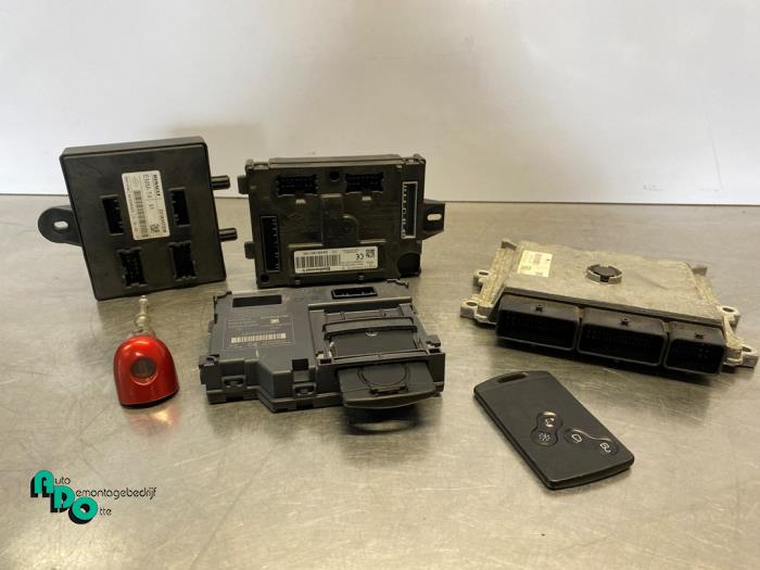 Used Ignition lock + computer Renault Clio IV (5R) 0.9 Energy TCE 90 12V Price € 175,00 Margin scheme offered by Autodemontagebedrijf Otte