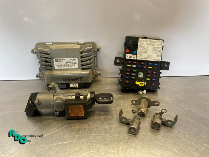 Used Ignition lock + computer Chevrolet Spark (M300) 1.0 16V Bifuel Price € 175,00 Margin scheme offered by Autodemontagebedrijf Otte