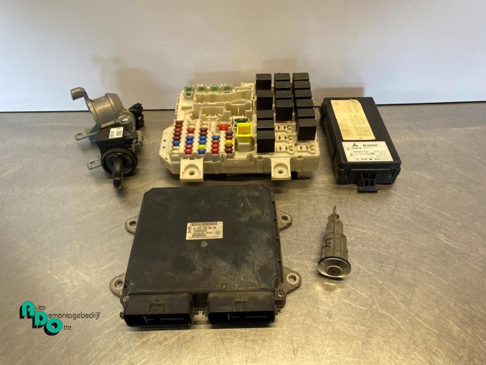 Used Ignition lock + computer Mitsubishi Colt (Z2/Z3) 1.5 16V CZ3 Price € 175,00 Margin scheme offered by Autodemontagebedrijf Otte