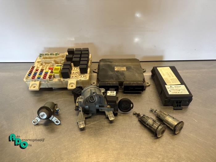 Used Ignition lock + computer Mitsubishi Colt (Z2/Z3) 1.3 16V Price € 175,00 Margin scheme offered by Autodemontagebedrijf Otte