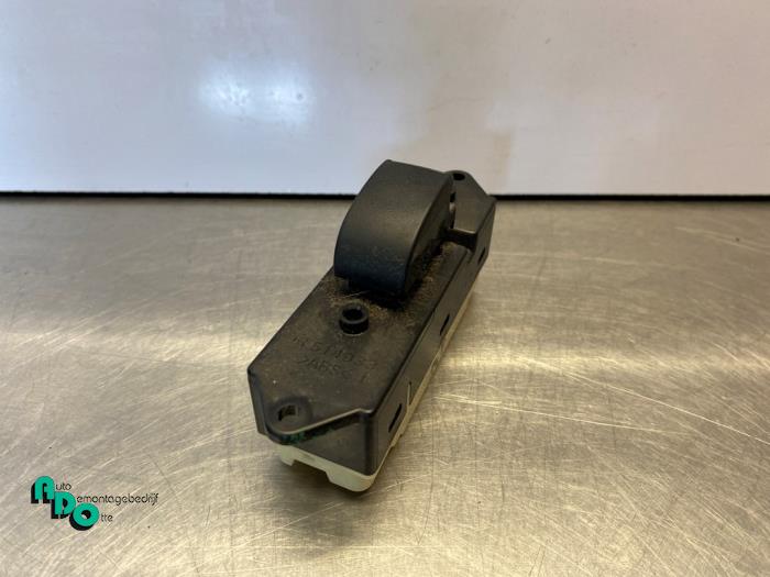 Usados Interruptor de ventanilla eléctrica Mitsubishi Grandis (NA) 2.4 16V MIVEC Precio € 10,00 Norma de margen ofrecido por Autodemontagebedrijf Otte