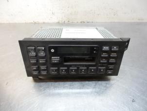Used Radio/cassette player Jeep Grand Cherokee (WG/WJ) 5.2i V8 Price € 40,00 Margin scheme offered by Autodemontagebedrijf Otte