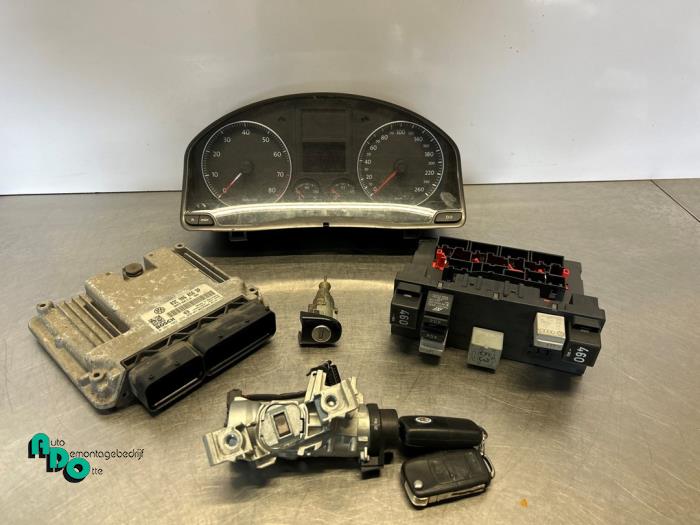 Used Ignition lock + computer Volkswagen Golf V (1K1) 1.6 FSI 16V Price € 200,00 Margin scheme offered by Autodemontagebedrijf Otte