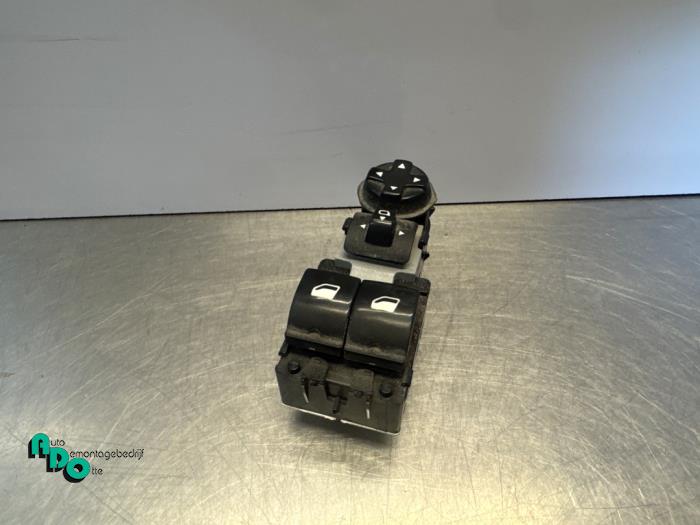 Usados Interruptor de ventanilla eléctrica Toyota ProAce 2.0 D-4D 177 16V Worker Precio € 30,00 Norma de margen ofrecido por Autodemontagebedrijf Otte