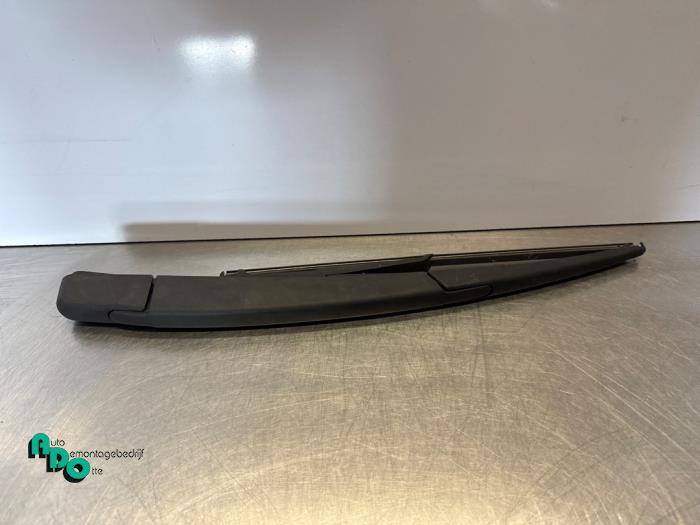Begagnade Bakre torkararm Toyota ProAce 2.0 D-4D 177 16V Worker Pris € 20,00 Marginaltabell erbjuds av Autodemontagebedrijf Otte
