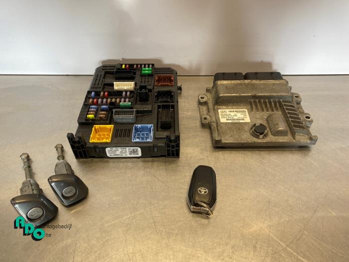 Used Ignition lock + computer Toyota ProAce 2.0 D-4D 177 16V Worker Price € 250,00 Margin scheme offered by Autodemontagebedrijf Otte