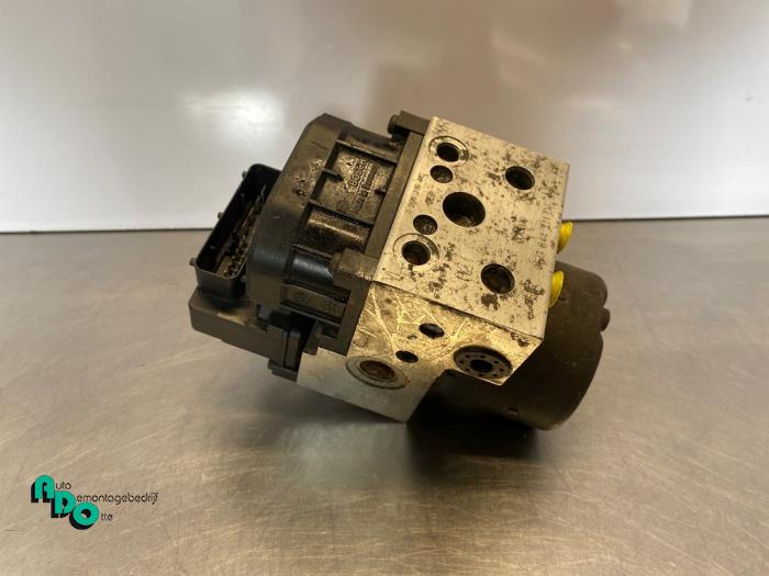 Usagé Bloc ABS Volkswagen Passat (3B2) 1.8 20V Prix € 45,00 Règlement à la marge proposé par Autodemontagebedrijf Otte