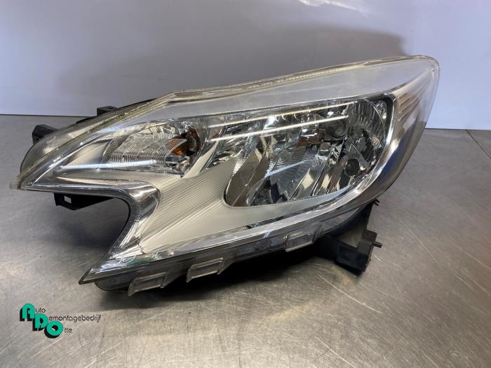 Używane Reflektor lewy Nissan Note (E12) 1.2 DIG-S 98 Cena € 195,00 Procedura marży oferowane przez Autodemontagebedrijf Otte