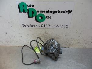 Used Bonnet lock mechanism Volkswagen Passat (3B2) 1.8 20V Price € 25,00 Margin scheme offered by Autodemontagebedrijf Otte