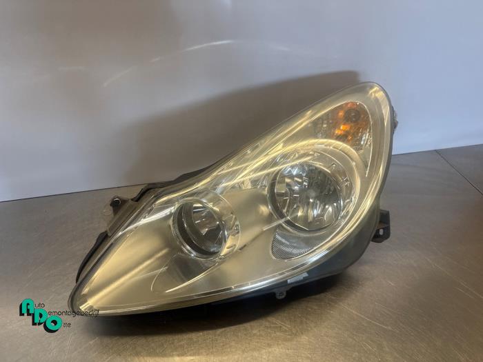 Używane Reflektor lewy Opel Corsa D 1.2 16V Cena € 50,00 Procedura marży oferowane przez Autodemontagebedrijf Otte
